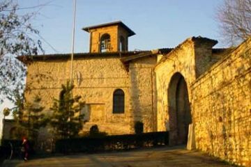 Chiesetta e Castello del Borgo